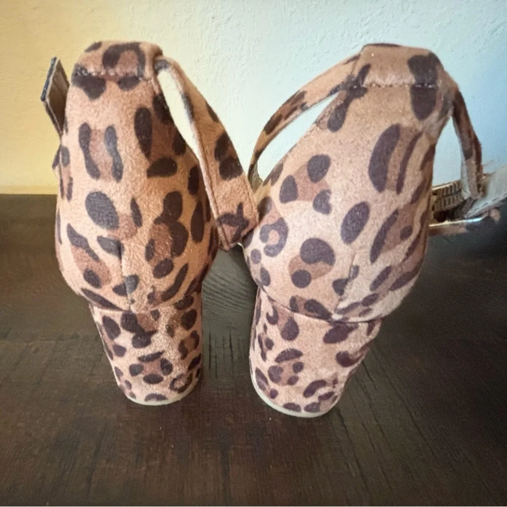 CL by Laundry‎ Leopard Print Block Heel Sandals Size 9 Ankle Strap